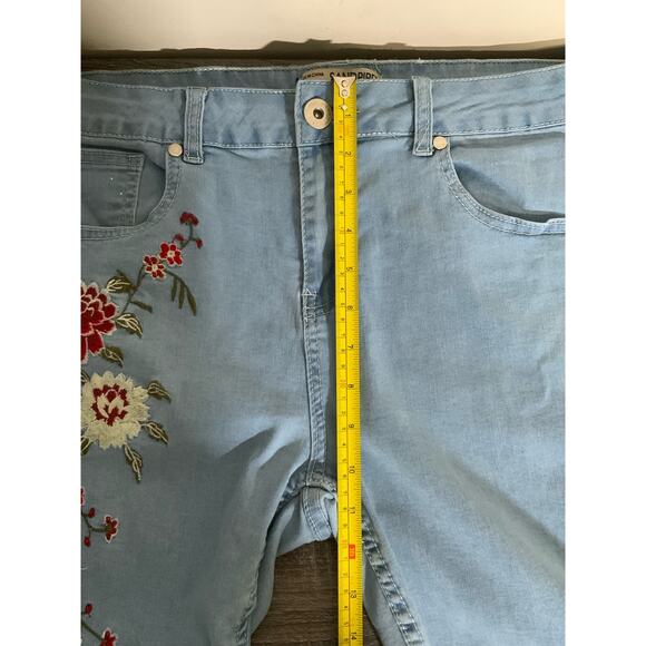 Sandpiper Petite Flowery Embroidered Shorts Size 14P - USED - Picture 5 of 10